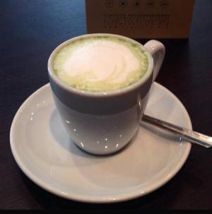 Matcha macchiato al Classico Restaurant & Bar di Milano