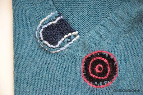 Due metodi di rammendo creativo sul maglione di lana: punto maglia e uncinetto. www.cucicucicoo.com