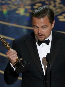 Leonardo DiCaprio accepts the Oscar for Best Actor for the movie The Revenant at the 88th Academy Awards in Hollywood, California February 28, 2016.  REUTERS/Mario Anzuoni      TPX IMAGES OF THE DAY