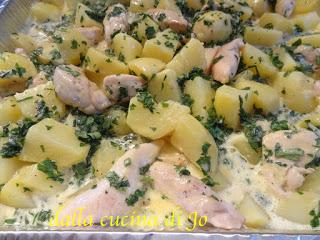 Clafoutis salato di pollo e patate con erbe e curcuma