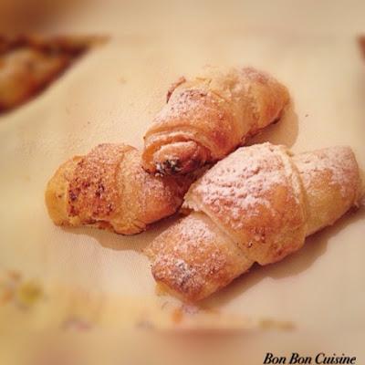 Croissant di sfoglia con ripieno di marmellata