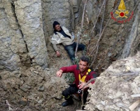 Crotone: 68enne cade in un pozzo di 4 metri, salvato dai pompieri