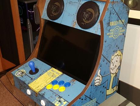 Un cabinato custom dedicato a Fallout