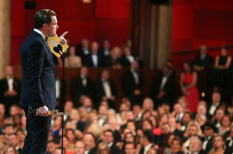 Leonardo DiCaprio durante il suo discorso sui cambiamenti climatici dopo aver vinto l'Oscar come miglior attore   (Christopher Polk/Getty Images)
