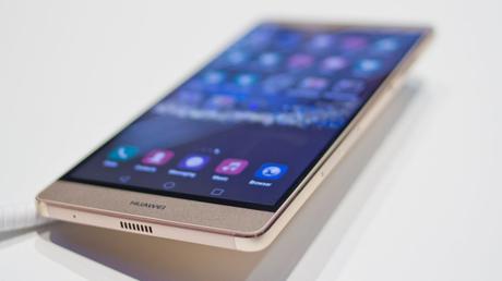 Huawei P9 si mostra in alcune immagini, ma il design rimane ancora un mistero