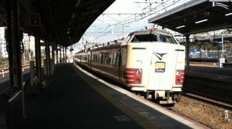 Il treno espresso 'Thunderbird' Kyoto-Kanazawa