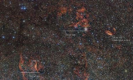 Si vedono molti oggetti interessanti in questa immagine a grande campo, come per esempio i filamenti sulla destra sono i resti dell'antica supernova SNR G332.4-00.4, nota anche come RCW 103, mentre i filamenti rossi luminosi in basso a sinistra circondano una stella insolita molto calda: si tratta di RCW 104, che circonda la stella di tipo Wolf–RayetWR 75. Brandelli di polvere scura cancellano qua e là la luce delle stelle in questo paesaggio cosmico. Crediti: ESO