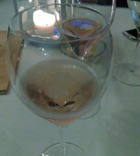 Vino, poco ma buono: consumi dimezzati in Italia in 30 anni. Cresce l'enoturismo