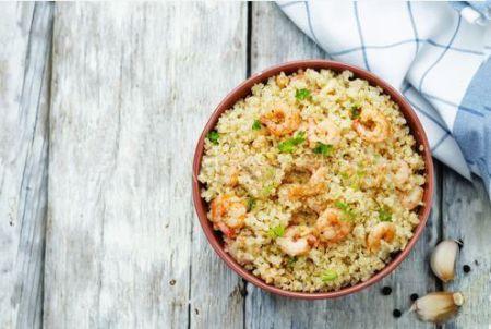 quinoa con gamberetti e prezzemolo