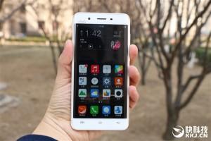 Vivo XPlay 5: prime immagini dal vivo in rete! Spettacolo assiscurato!