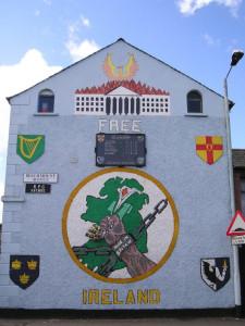 bandiera-irlanda-del-nord-libera-unificazione-nazionalisti-bobby-sands-murales-2