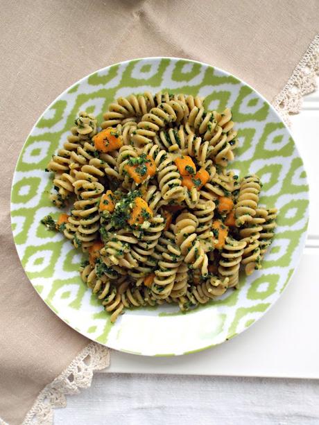 Fusilli integrali con batata e pesto di cavolo nero