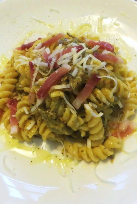 Fusilli ai carciofi, prosciutto e pecorino