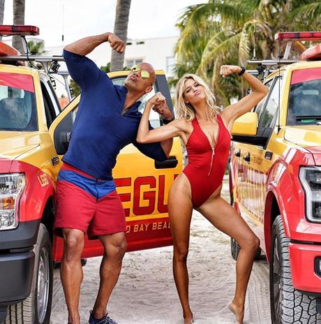 Baywatch, nuove foto dal set con Dwayne Johnson e Kelly Rohrbach