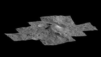 Questa prospettiva, che fornisce un punto di vista laterale sulla misteriosa montagna Ahuna Mons di Cerere, è stata ottenuta grazie alle immagini raccolte dalla sonda Dawn della NASA durante la sua mappatura su orbita bassa (a 385 km dalla superficie), iniziata a dicembre 2015. Crediti: NASA/JPL-Caltech/UCLA/MPS/DLR/IDA