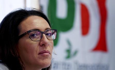 Valeria Valente, candidata alle primarie del centrosinistra a Napoli, nel suo comitato elettorale, 5 marzo 2016.
ANSA / CIRO FUSCO