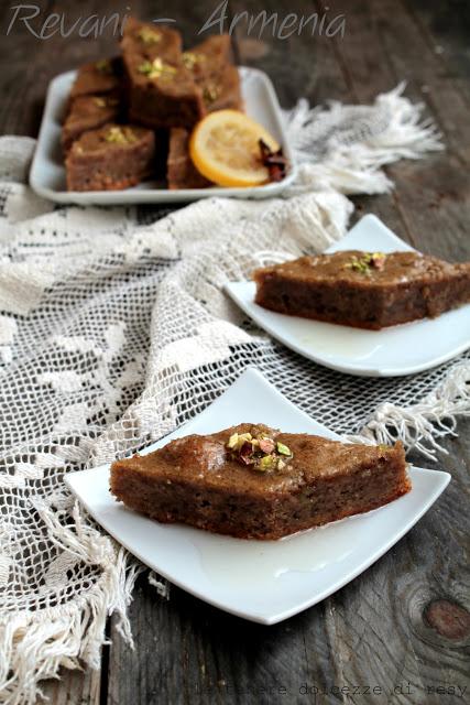 Torta di nocciole e noci con sciroppo al miele - il revani armeno