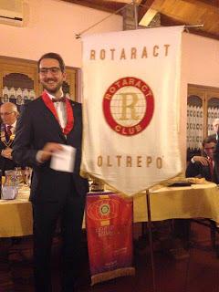 STRADELLA (pv). Mirko Ronzoni e Chef Deborah con il rinato Rotaract Oltrepò in una cena benefica per la CRI di Stradella.