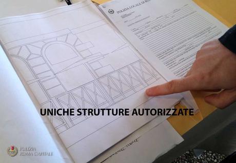 Le mostruose verande dei ristoranti vista-Fori a Largo Corrado Ricci erano tutte abusive. Oggi i sequestri