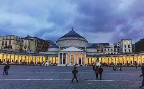 Maschio Angioino e Piazza Plebiscito si illuminano di Giallo