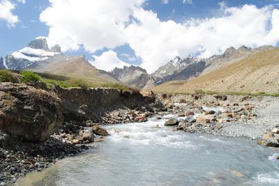 CAVA MANARA (pv). Una serata a teatro per conoscere il Ladakh con l'associazione Amici di Photoksar.