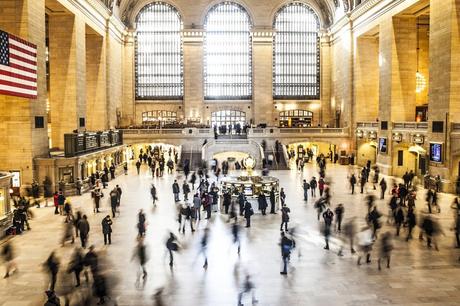 Il bello di leggere? In metropolitana: ecco quattro idee e tre ispirazioni, dal Brasile a Roma