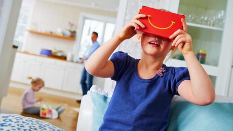 Coca Cola e McDonald's trasformano il pack in un visore per la Realtà Virtuale #GiovediVR