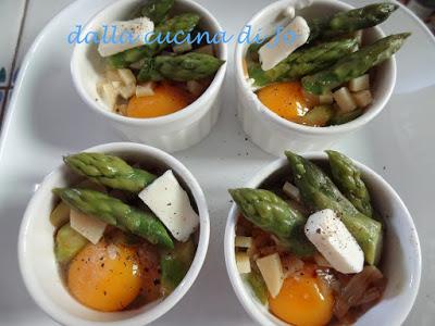 Asparagi con uova in cocotte