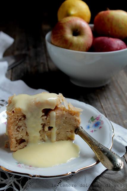 Torta irlandese di mele con salsa di crema alla vaniglia