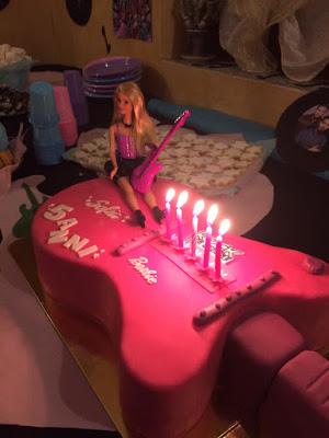 barbie rock torta chitarra pasta di zucchero cake design polvere di zucchero compleanno