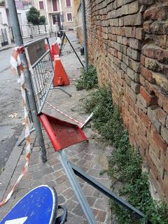 Welcome to Fidenza: il comune multa sé stesso e tollera le brutture