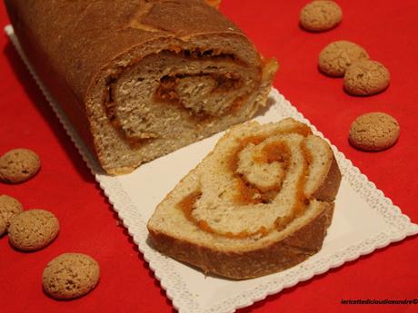 Arrotolato di pan brioche integrale con la confettura di zucca e amaretti