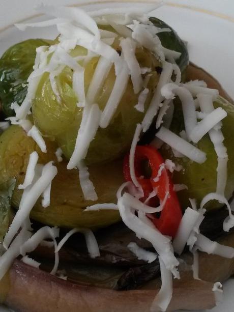 Cavoletti e radicchio ripassati con ricotta di pecora