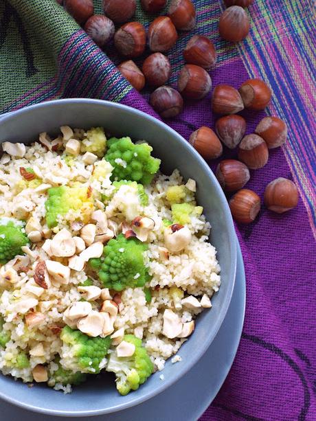 Cous cous invernale con broccolo romanesco e nocciole tostate