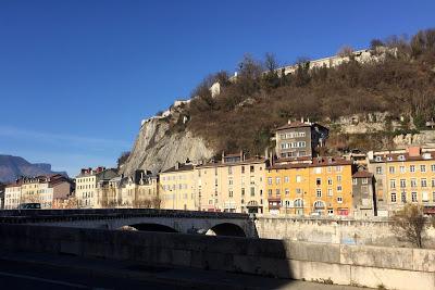 Grenoble, alla fine di ogni strada si vede apparire una montagna