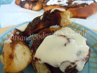 Cinnamon rolls with creamcheese glaze