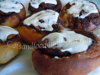 Cinnamon rolls with creamcheese glaze