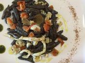 Cavatelli nero seppia seppie pomodorini foglie polvere capperi garda