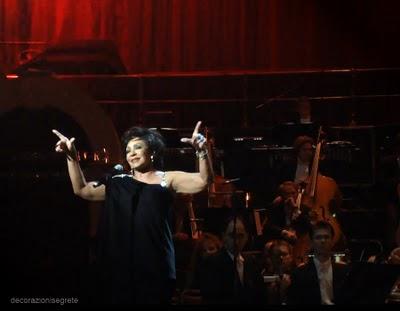 SHIRLEY BASSEY STREPITOSA AL GALA PER MIKHAIL GORBACHEV