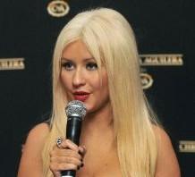 Christina Aguilera presenta la sua collezione di vestiti, scarpe e accessori