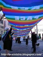 2 aprile : l'Italia per bene manifesta in tutte le città - video degli scontri di Ventimiglia e galleria di immagini da Genova