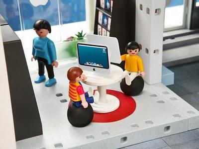 Nasce per tutti gli appassionati Apple gli Mini-Apple Store realizzati da PlayMobil (Video)