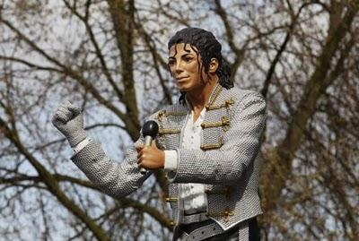 La statua di Michael Jackson al Fulham di Londra