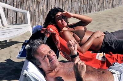 SAMANTHA IN BIKINI CON IL SUO NUOVO AMORE