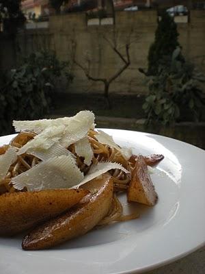 Spaghetti con Pere e Pecorino in restrizione di Aceto Balsamico