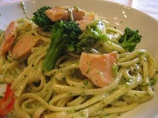 Pasta con salmone e broccoletti ed inno alla primavera