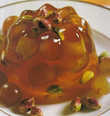 Gelatine di uva e pistacchi.