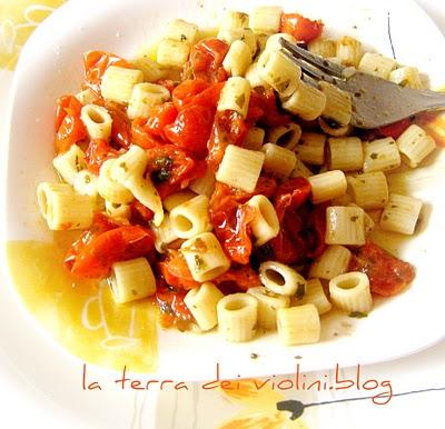 Tubetti rigati con pomodorini al forno.