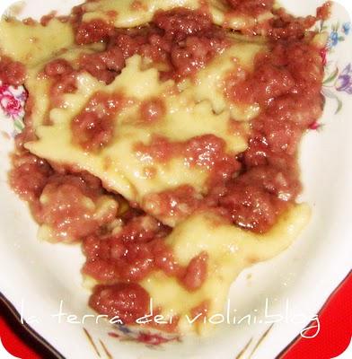 Ravioli in salsa rossa