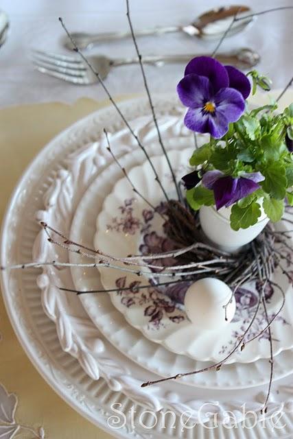 Decorazioni di Pasqua: uova, violette e fantasia!